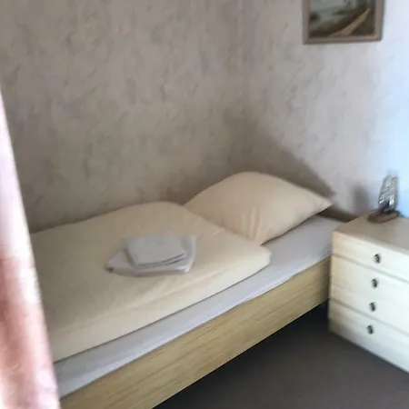 Pluschnest *